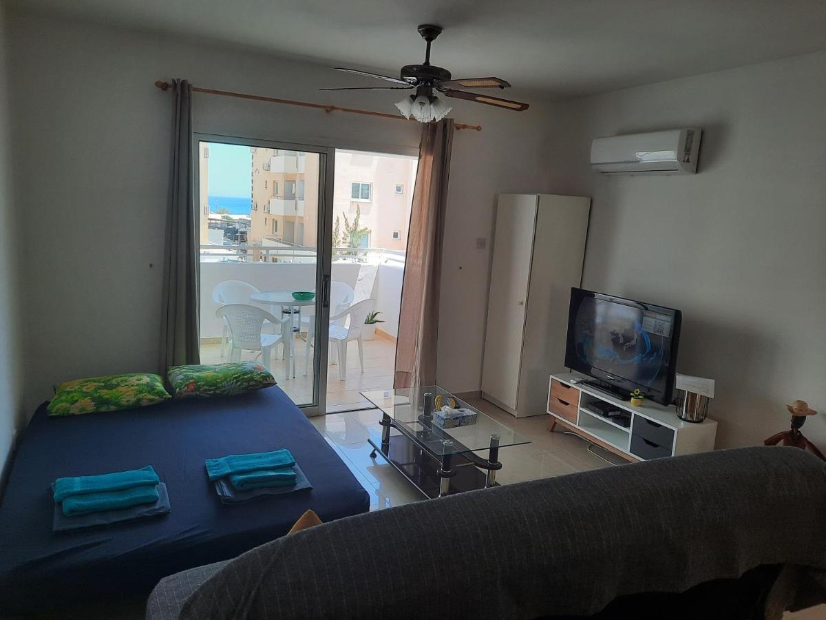 Large Apt 2 Bedrooms Sea View & 2 Balconies Larnaca Eksteriør billede